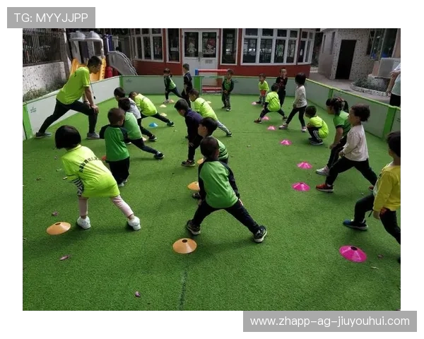 以小班足球活动观摩为契机提升幼儿团队合作与运动兴趣的教学设计 以小班足球活动观摩为契机提升幼儿团队合作与运动兴趣的教学设计